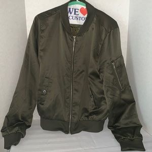 Jacket, zipper up, 2 pockets, military green, size M.